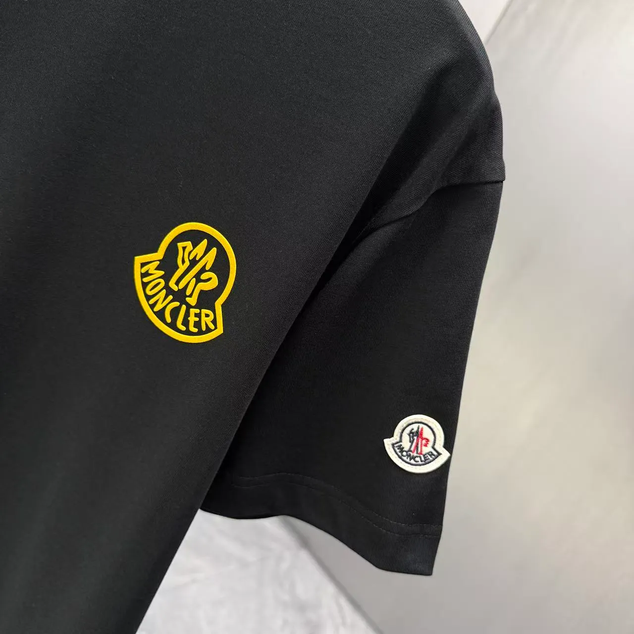 MONCL* * 2026 New Arrival T logo ：Black White Sizes：S M L XL XXL